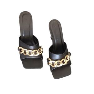 Wild Diva Lounge Size 8 Slip-on Heels 
Black 
Excellent Condition